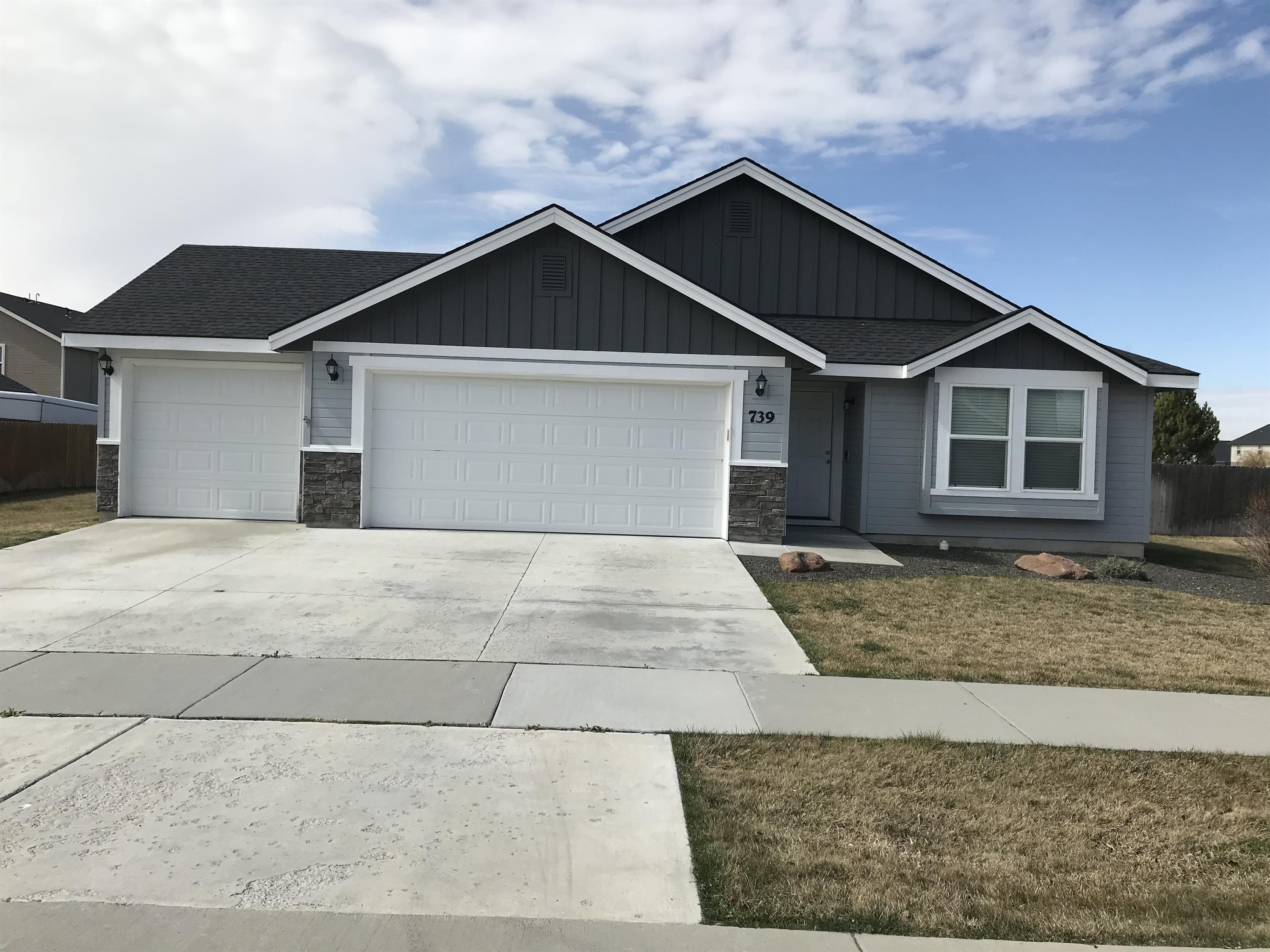 739 North Pringlewood Place